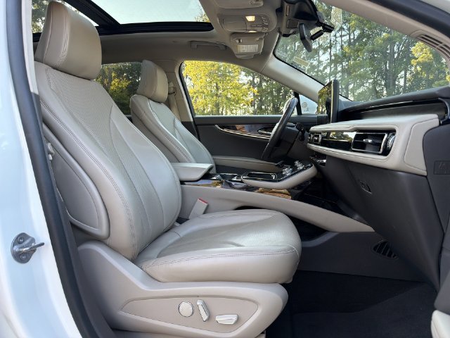 Used 2023 Lincoln Nautilus Reserve w/ Equipment Group 201A FWD image 25