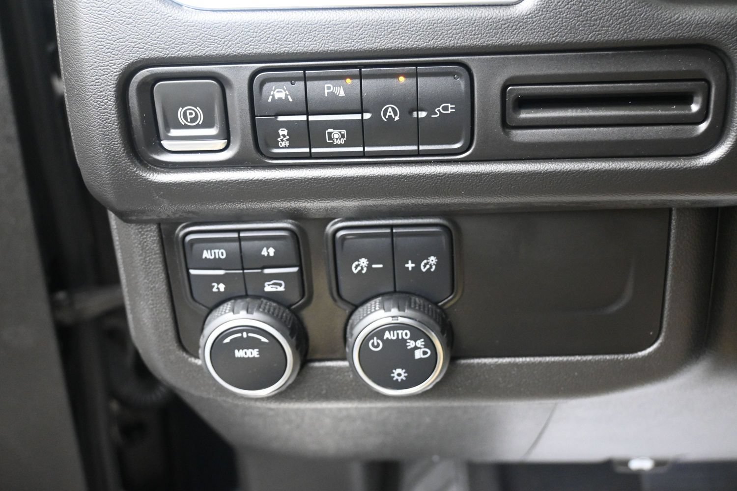 Used 2022 Chevrolet Tahoe LT w/ Luxury Package AWD/4WD image 20