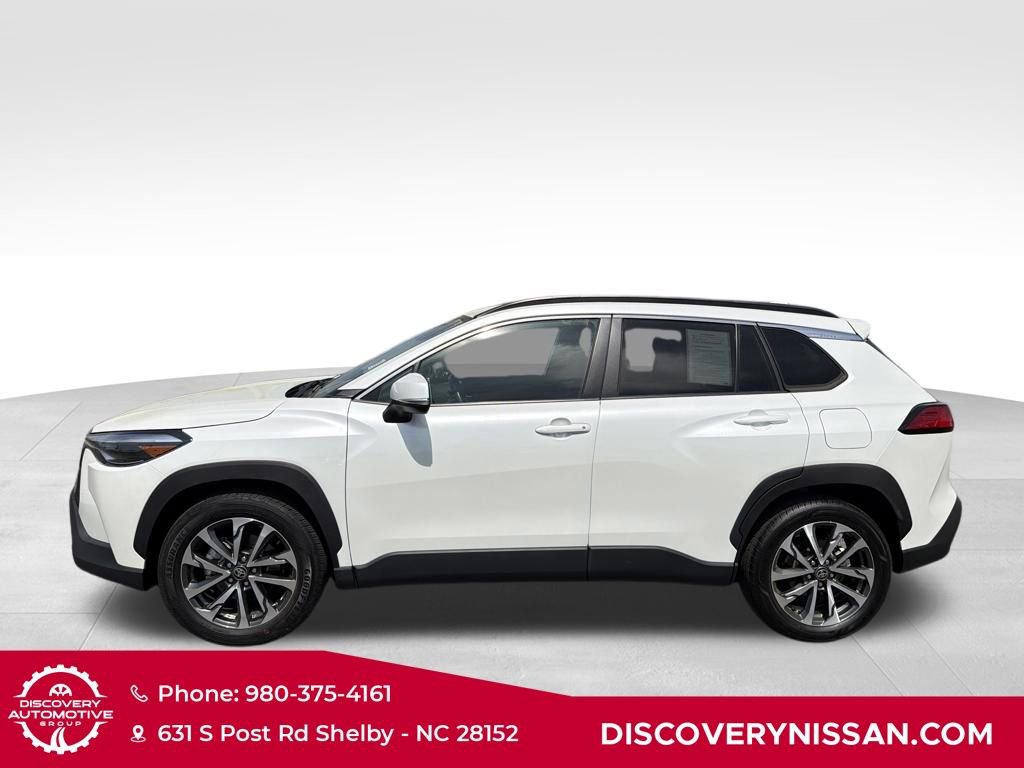 Used 2023 Toyota Corolla Cross XLE w/ Convenience Package image 9