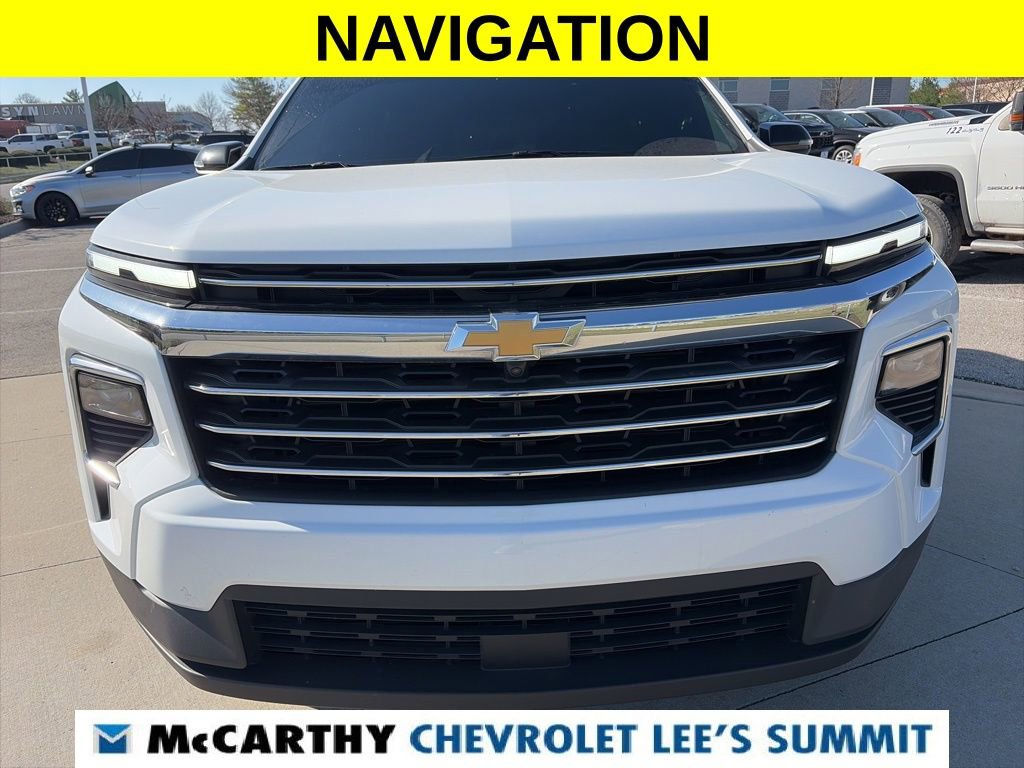 Used 2024 Chevrolet Traverse LT image 3