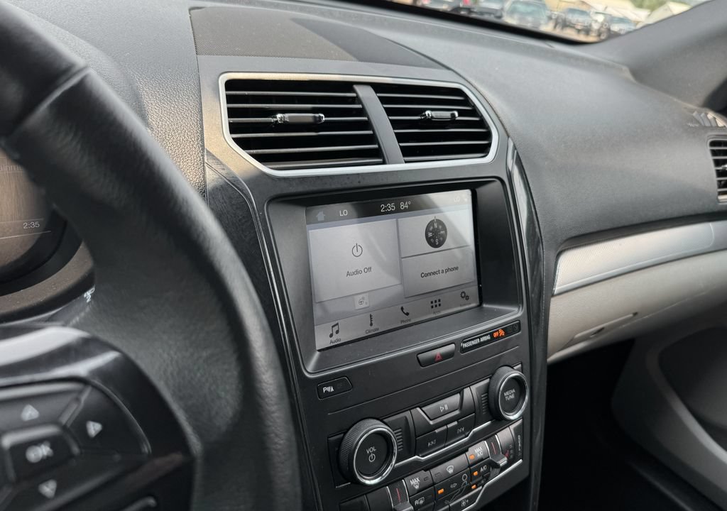 Used 2018 Ford Explorer XLT w/ Equipment Group 202A AWD/4WD image 22
