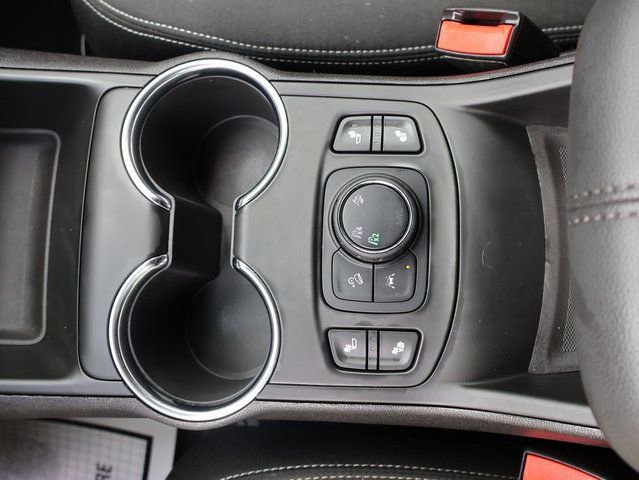 Used 2024 GMC Terrain SLE w/ Driver Convenience Package AWD/4WD image 28