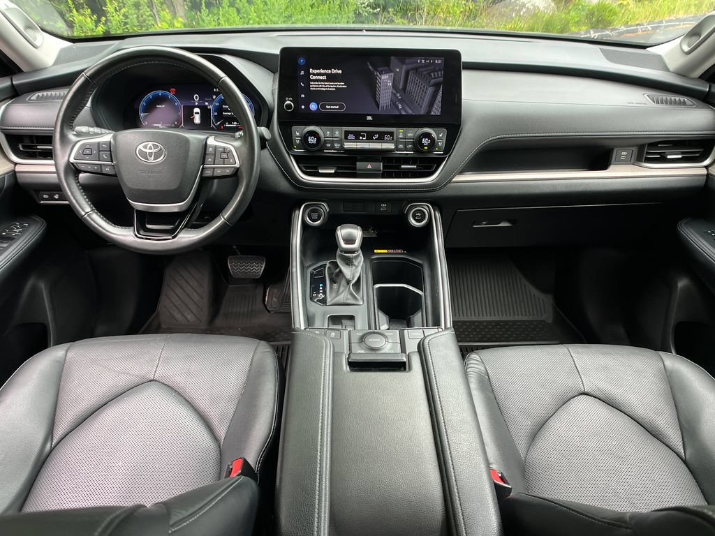 Used 2024 Toyota Grand Highlander AWD image 13