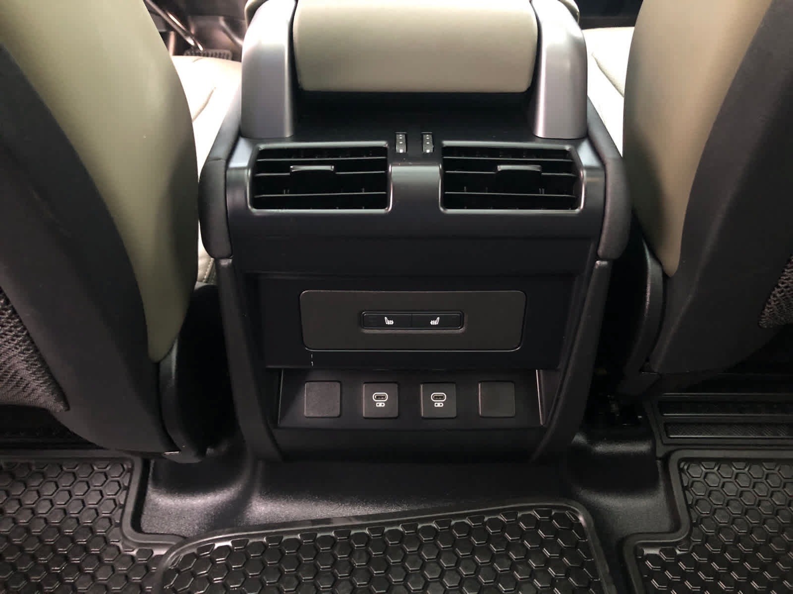 Used 2023 Land Rover Defender 110 SE AWD/4WD image 28