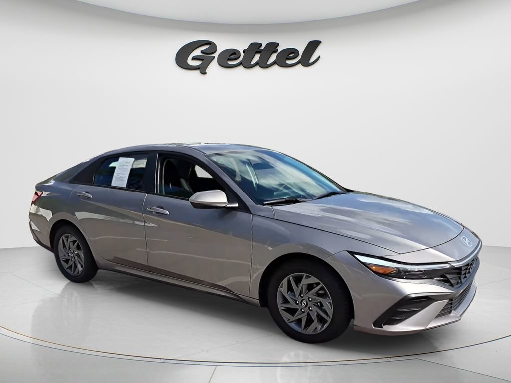 Used 2024 Hyundai Elantra SEL FWD image 15