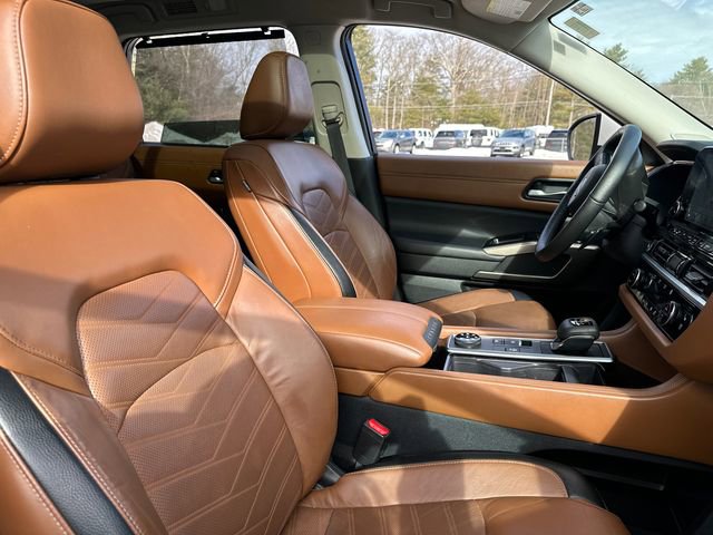 Used 2022 Nissan Pathfinder Platinum w/ Lighting Package (N92) AWD/4WD image 17