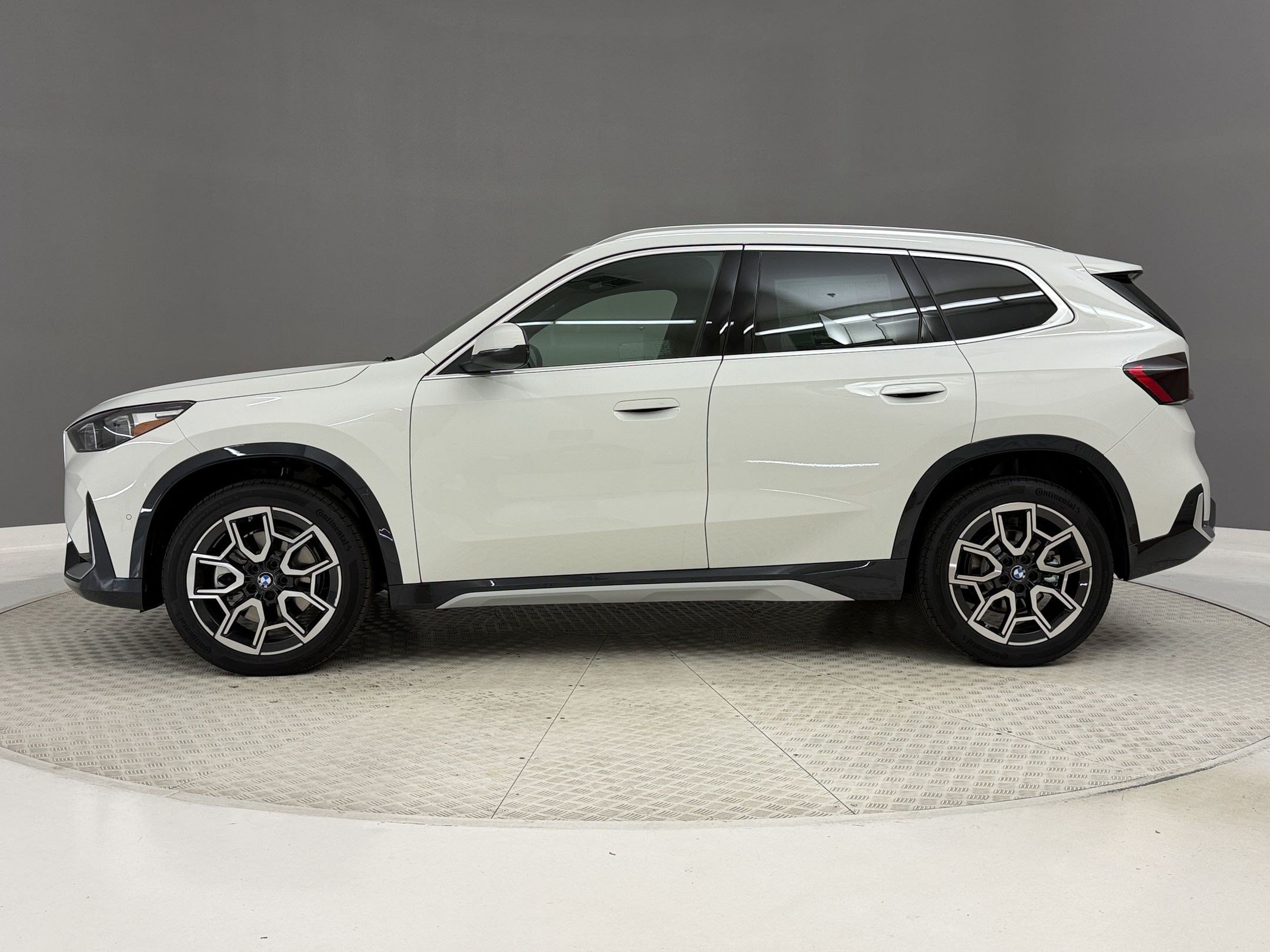 New 2027 BMW X1 xDrive28i AWD/4WD image 2