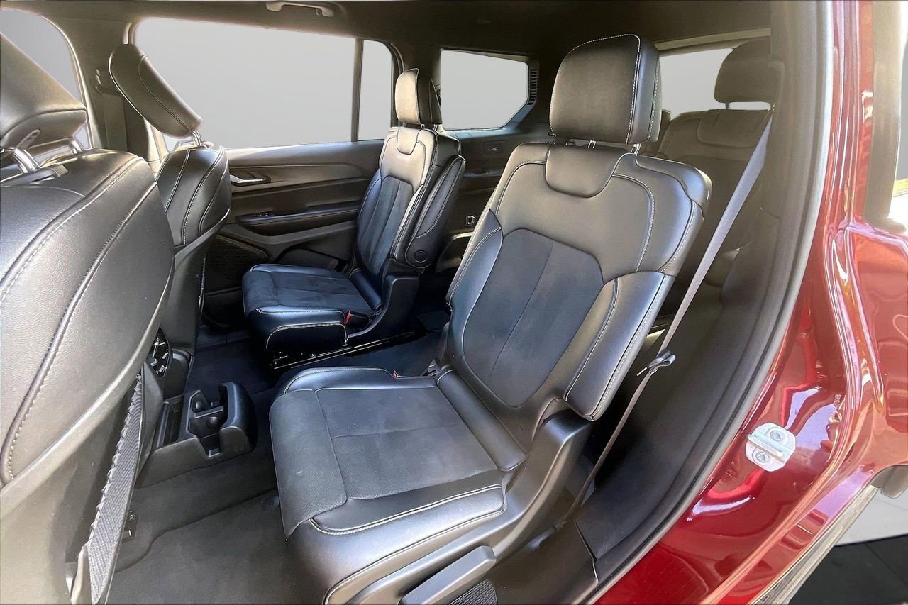 Certified 2025 Jeep Grand Cherokee L Altitude AWD/4WD image 23