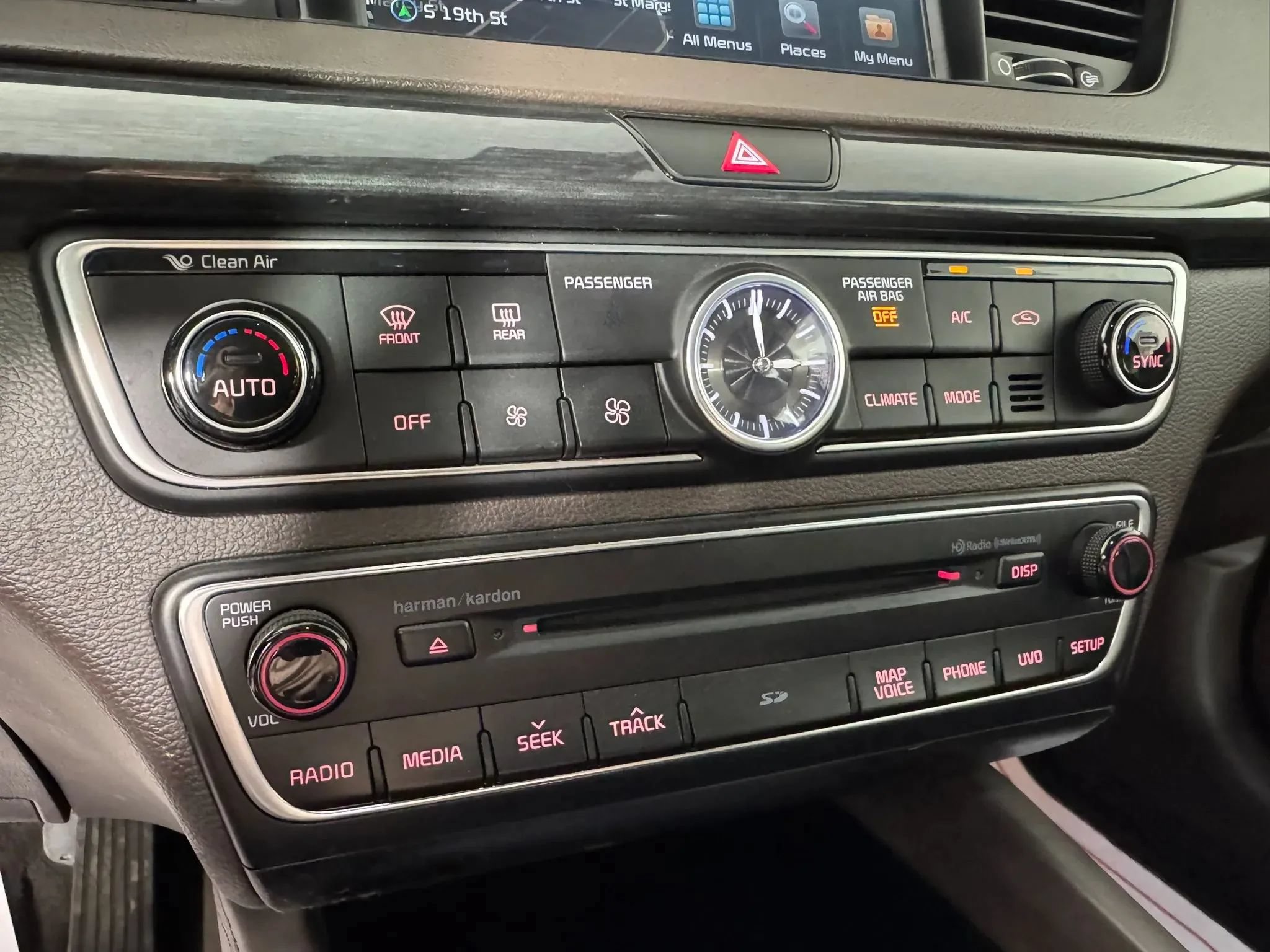 Used 2018 Kia Cadenza Limited FWD image 21
