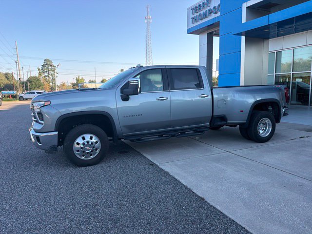 Used 2026 Chevrolet Silverado 3500 LTZ w/ LTZ Plus Package AWD/4WD image 6