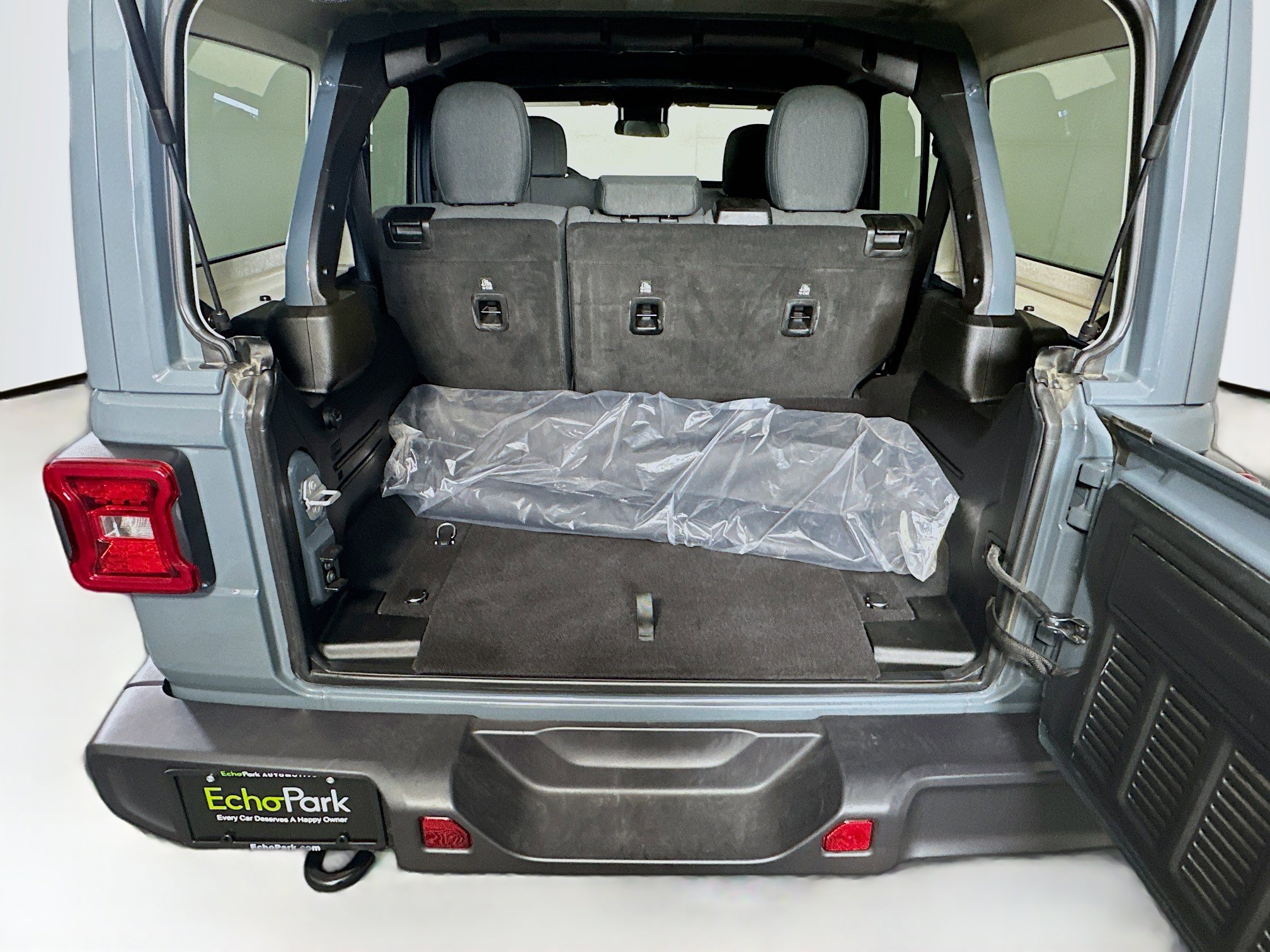 Used 2025 Jeep Wrangler Sahara image 29