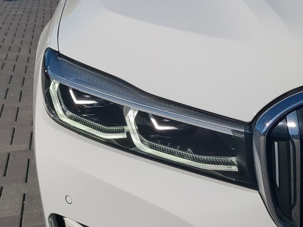 Used 2021 BMW ALPINA B7 xDrive image 11