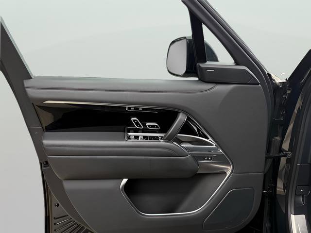 Certified 2023 Land Rover Range Rover SE image 11