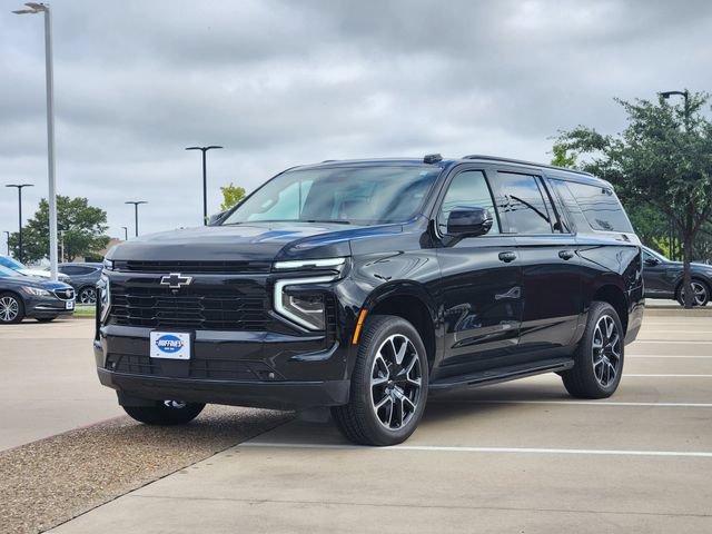 Used 2025 Chevrolet Suburban RST w/ Comfort Package AWD/4WD image 2
