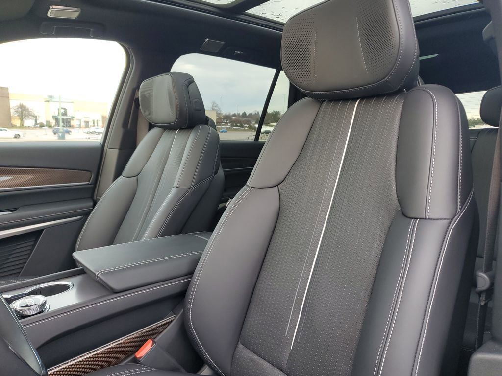 New 2026 Cadillac Vistiq Luxury image 19