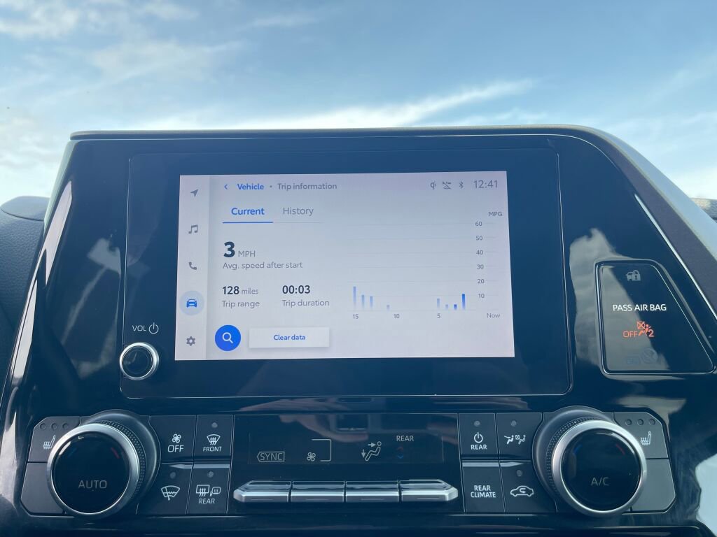 Used 2023 Toyota Highlander XLE image 11