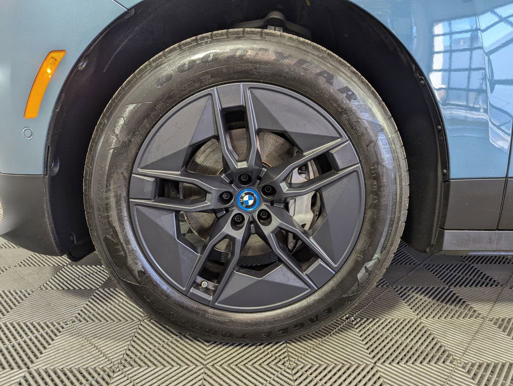 Used 2023 BMW iX xDrive50 w/ Convenience Package image 16