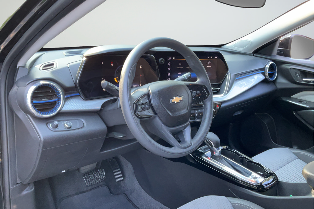Certified 2025 Chevrolet Trax LT FWD image 25