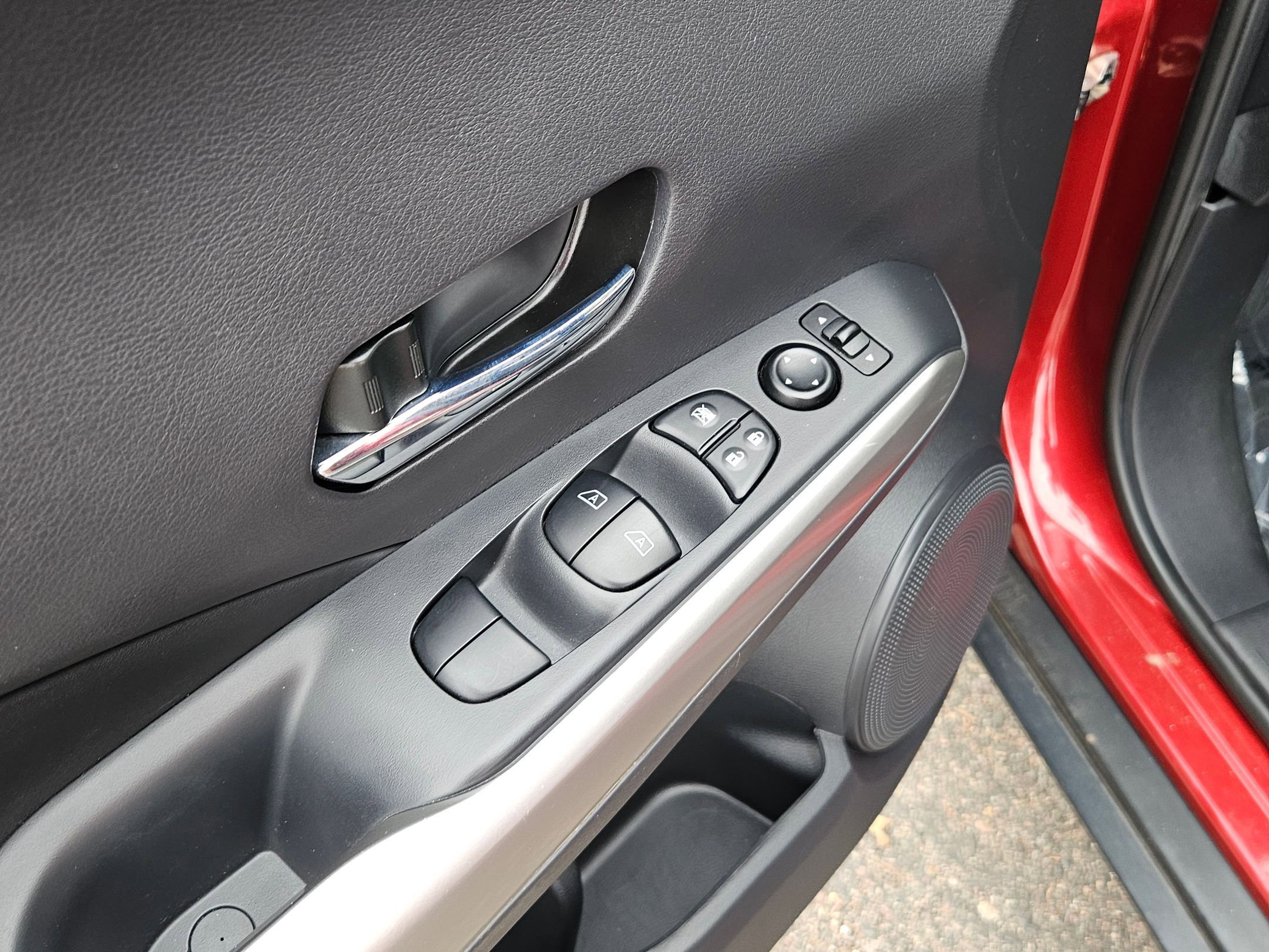 Used 2020 Nissan Kicks SR w/ SR Premium Package FWD image 12