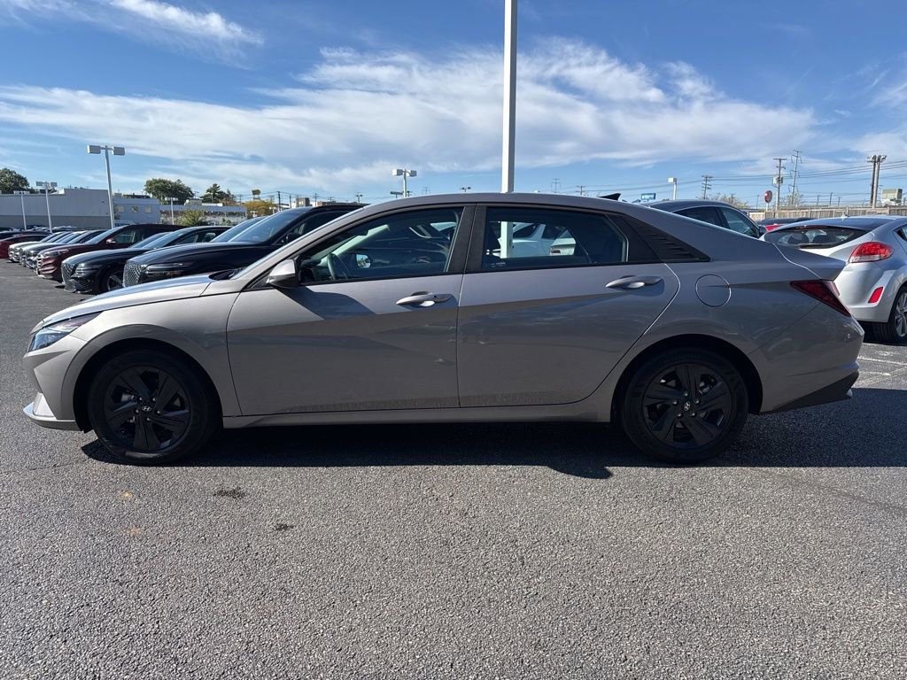 Used 2023 Hyundai Elantra SEL image 8