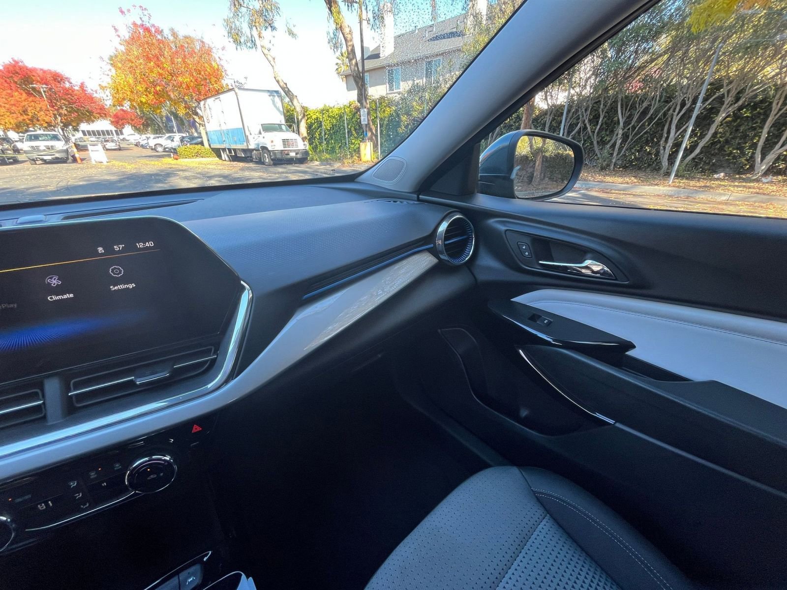 Used 2025 Chevrolet Trax LT image 33