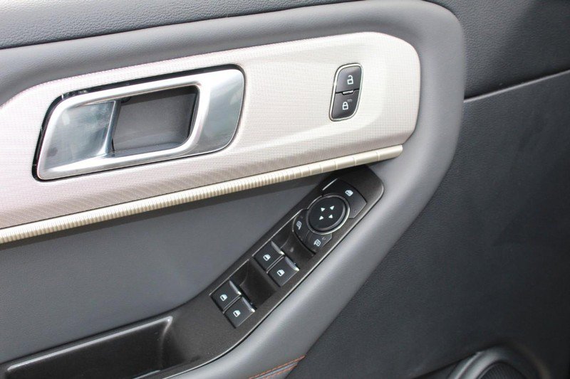 Used 2025 Ford Explorer Active w/ Active Comfort Package image 23