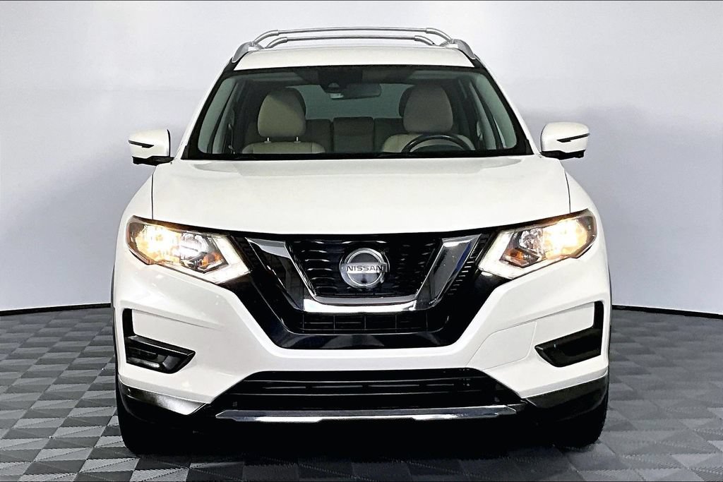 Used 2019 Nissan Rogue SV w/ Premium Package FWD image 3