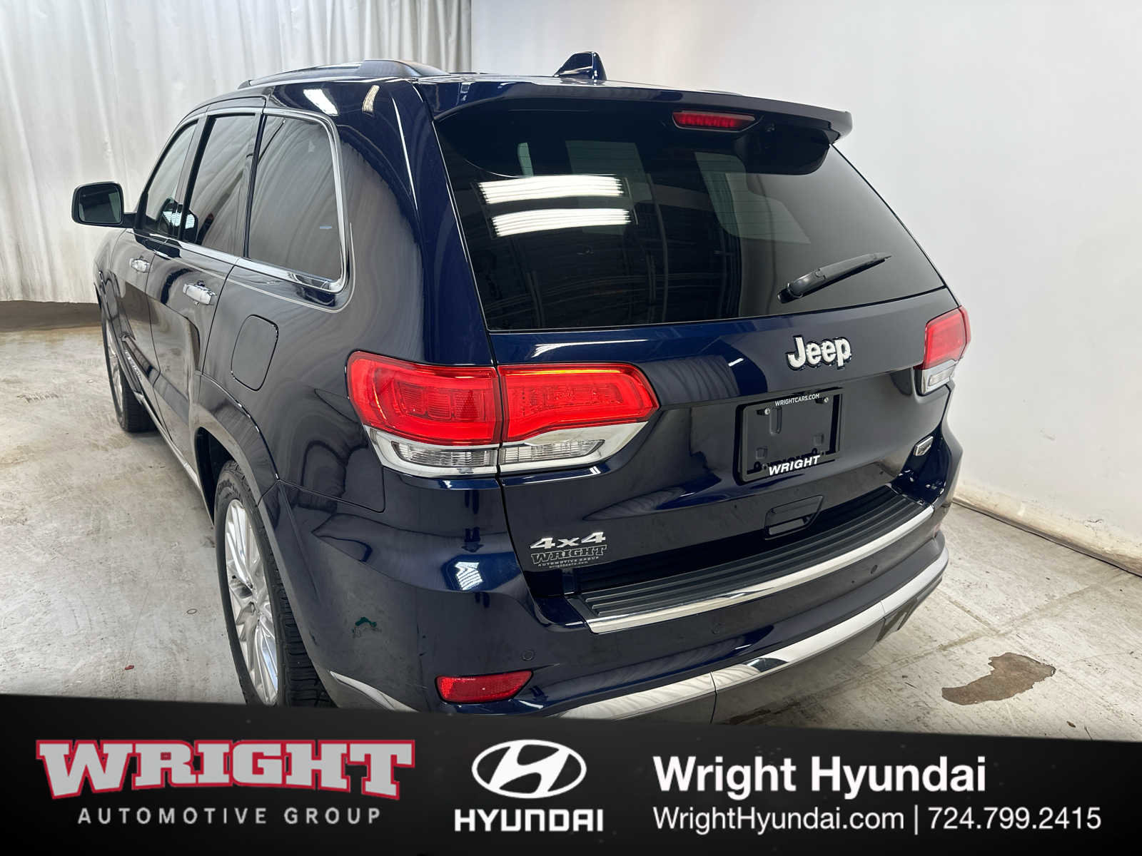 Used 2017 Jeep Grand Cherokee Summit AWD/4WD image 4