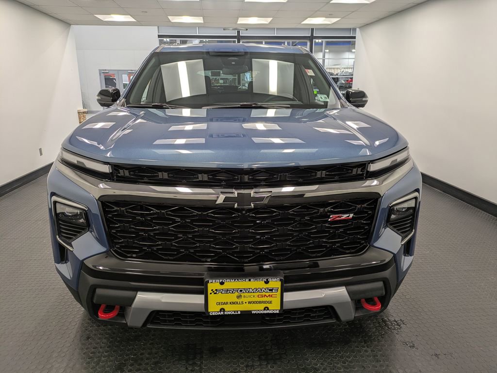 Used 2024 Chevrolet Traverse Z71 image 2