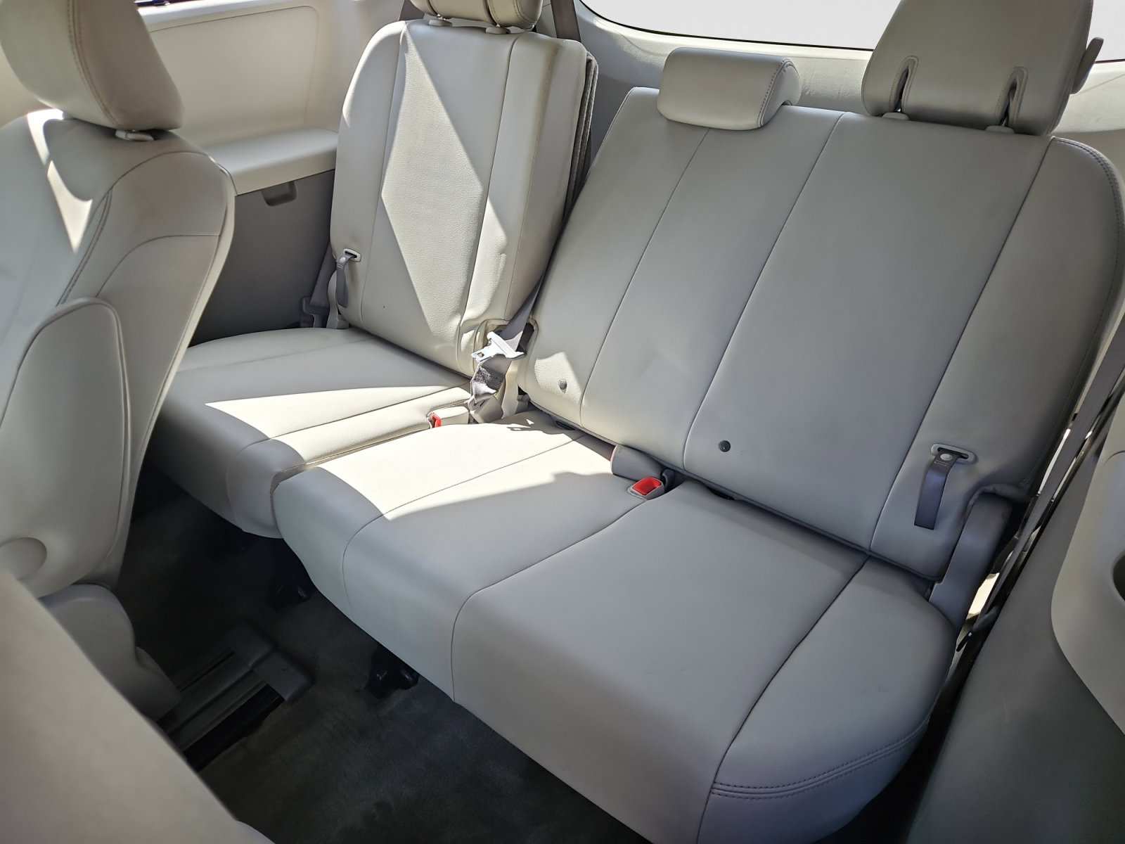 Used 2013 Toyota Sienna XLE FWD image 14