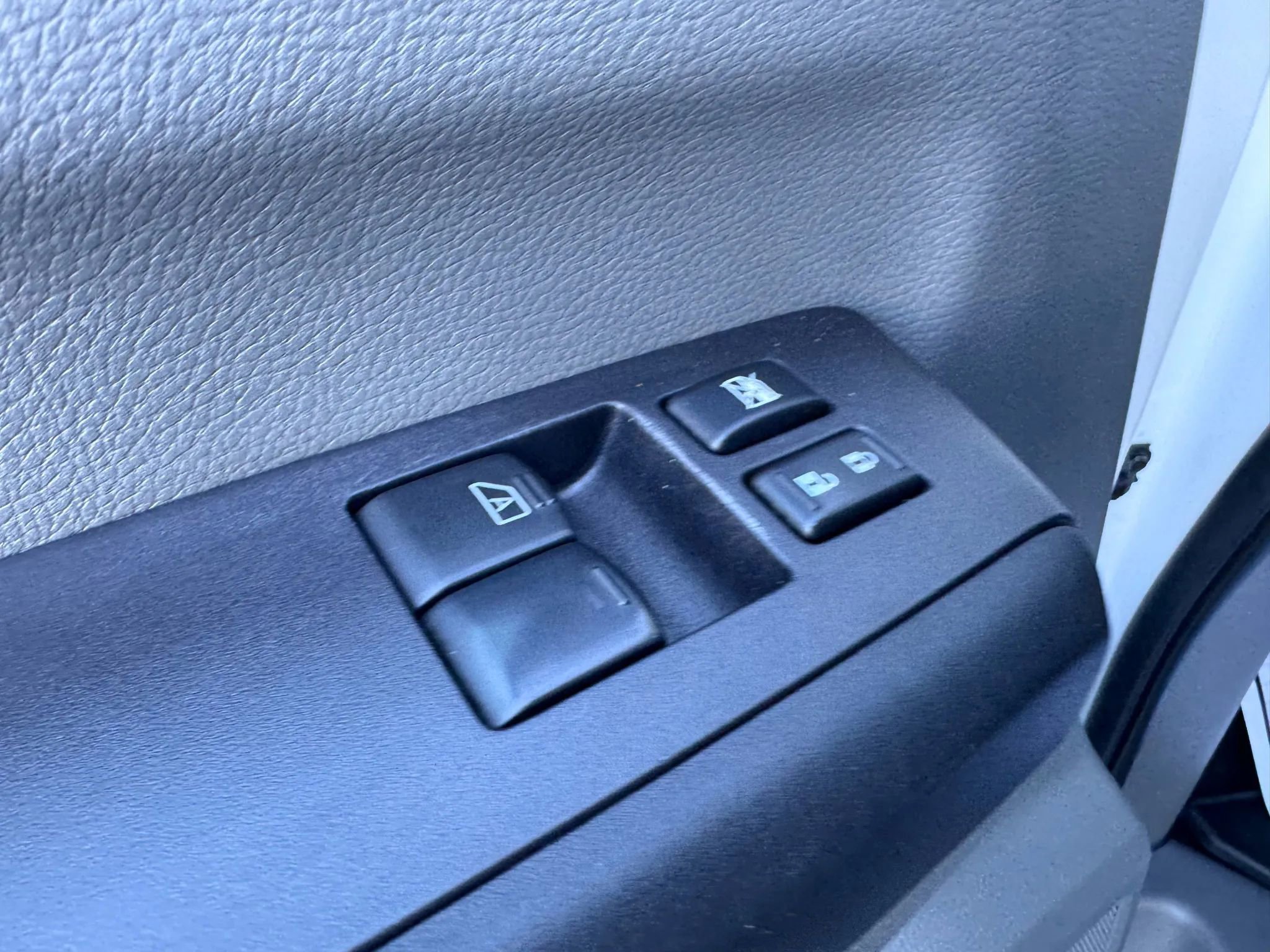 Used 2018 Nissan NV 3500 S image 19