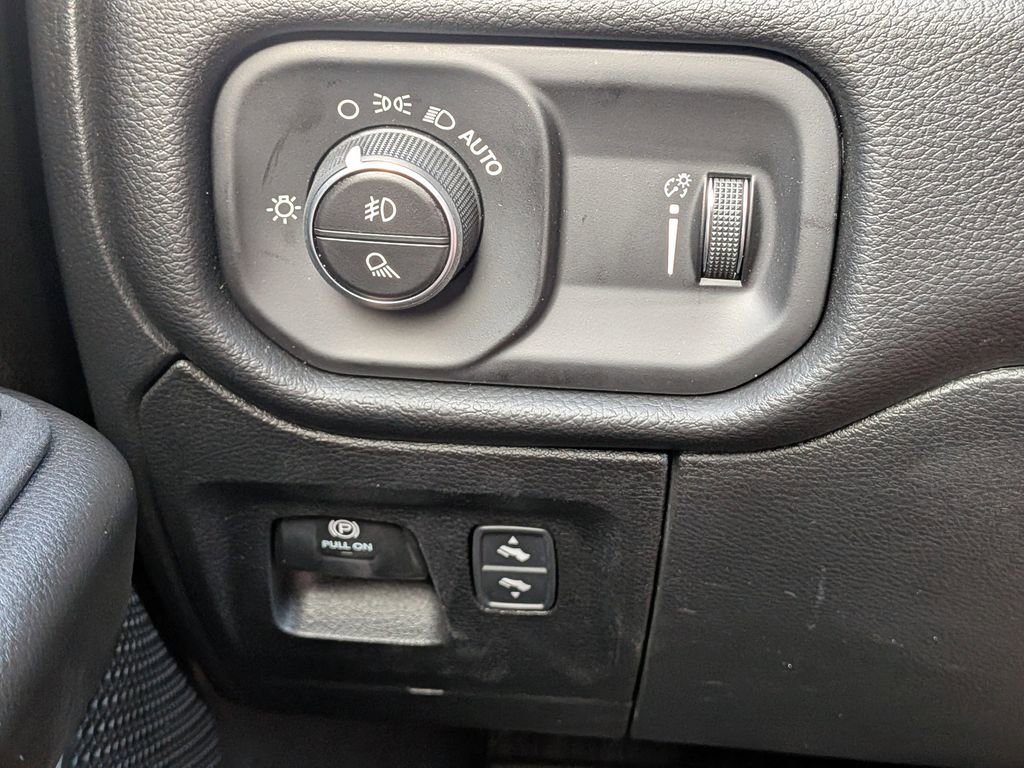 New 2026 RAM 1500 4x4 Crew Cab image 32