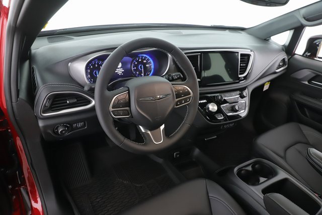 New 2026 Chrysler Pacifica Select image 17