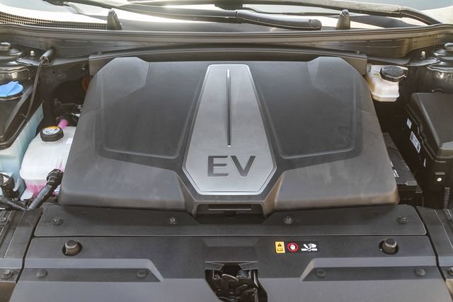 Certified 2023 Kia EV6 Light RWD image 28