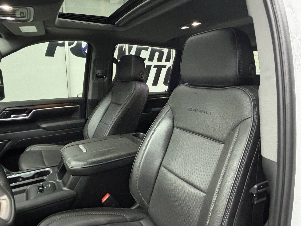 Used 2025 GMC Sierra 3500 Denali w/ Denali Reserve Package AWD/4WD image 18