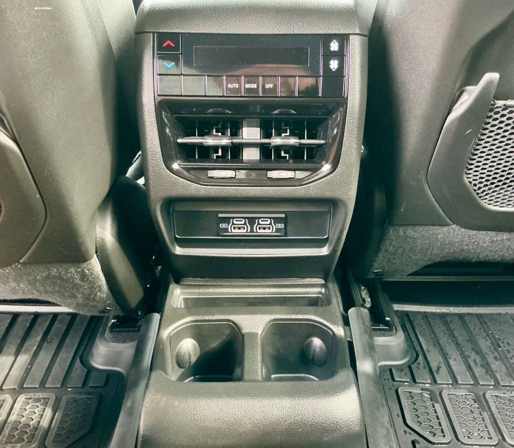 Used 2025 Jeep Grand Cherokee L Laredo RWD image 32