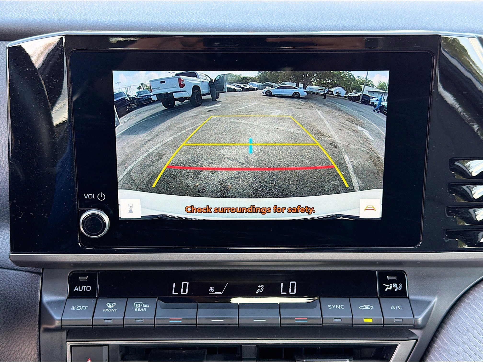 Used 2025 Toyota Camry SE image 31