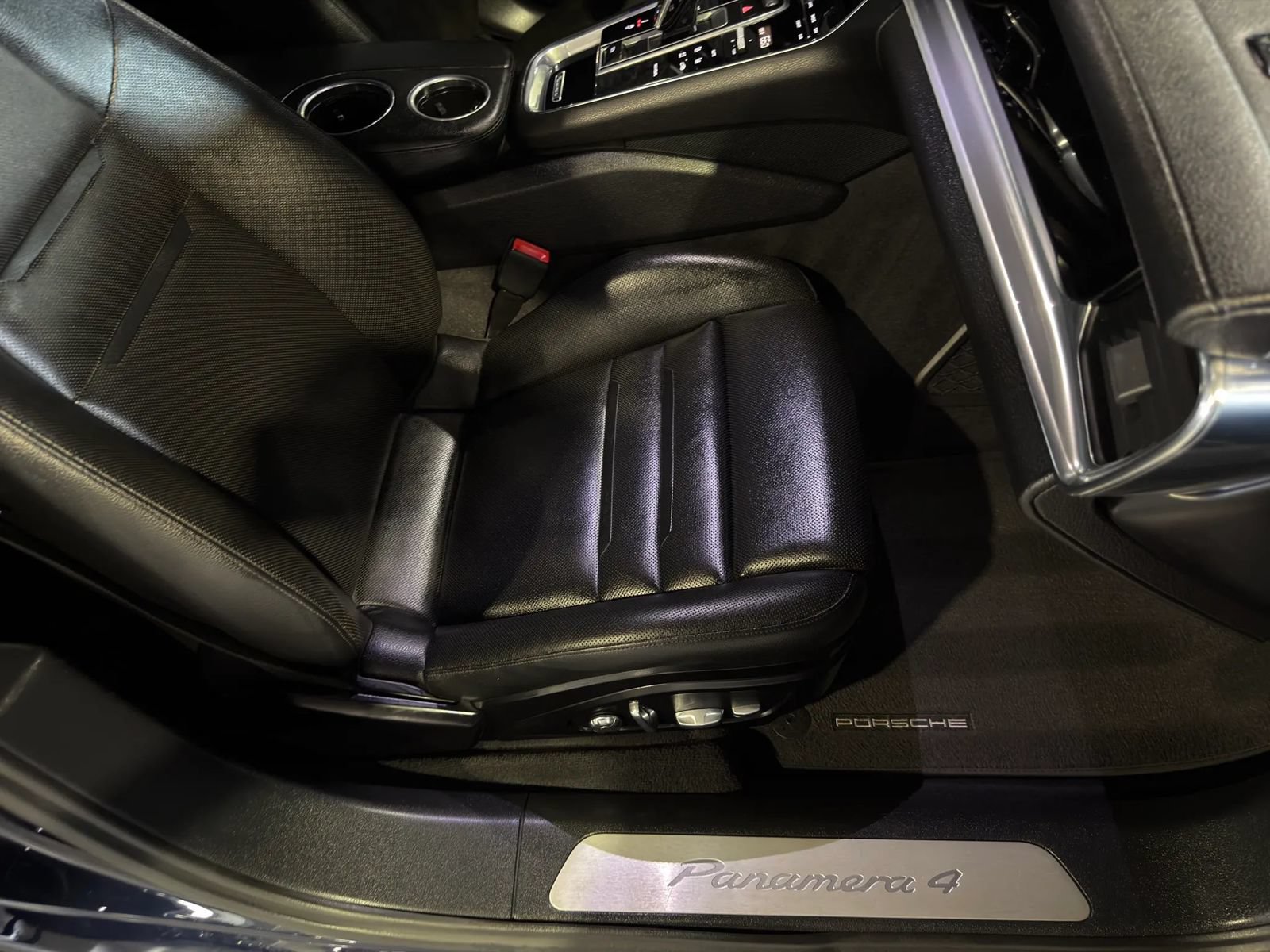 Used 2017 Porsche Panamera 4 w/ Premium Package AWD/4WD image 58