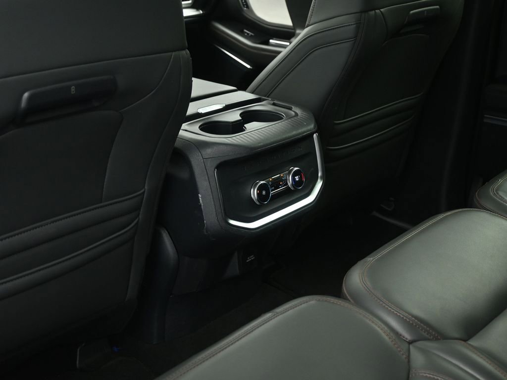 Certified 2025 Ford Expedition Active image 21