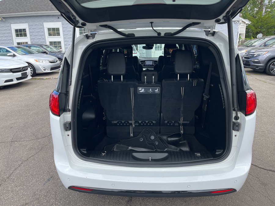 Used 2018 Chrysler Pacifica Touring-L Plus w/ Advanced Safetytec Group FWD image 21