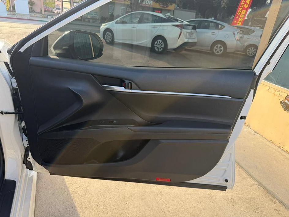 Used 2020 Toyota Camry SE FWD image 26