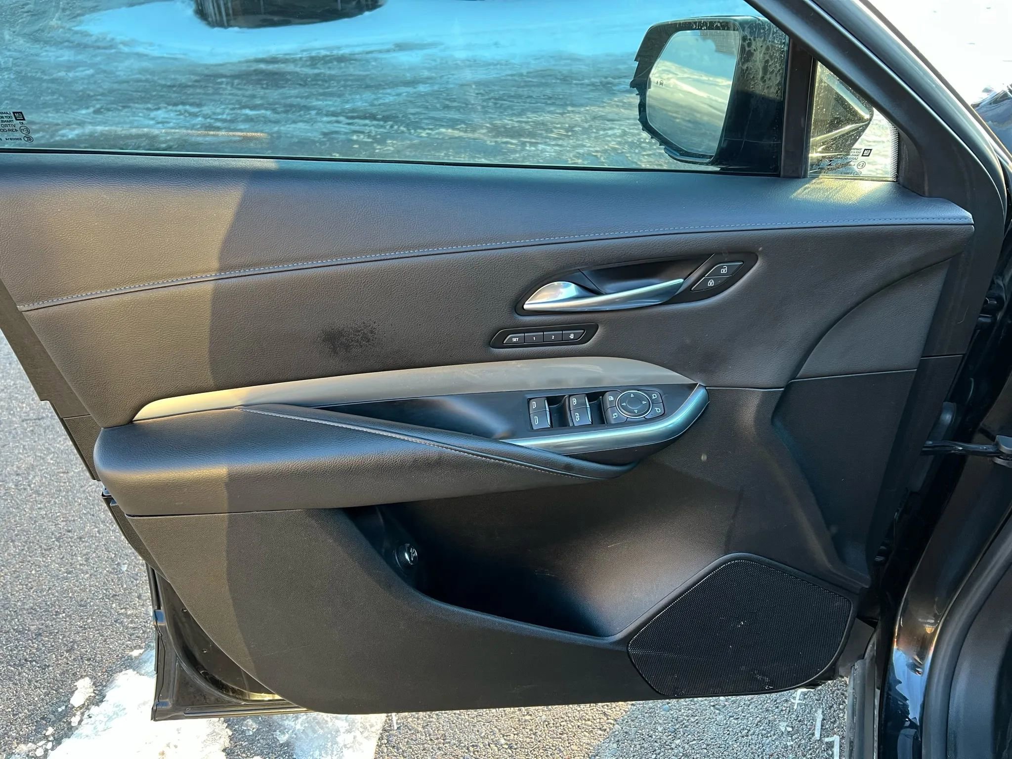 Used 2021 Cadillac XT4 Premium Luxury w/ Cold Weather Package image 17