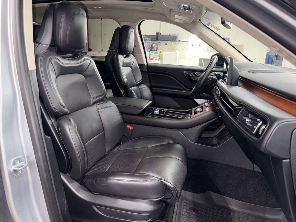Used 2021 Lincoln Aviator Grand Touring w/ Equipment Group 302A AWD/4WD image 28
