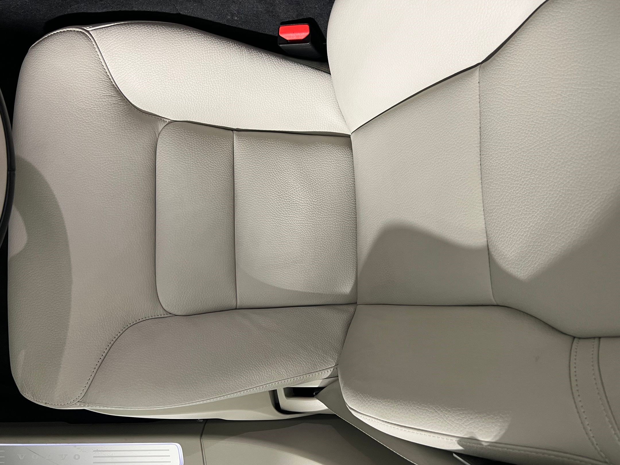 Used 2025 Volvo S90 B6 Plus image 25