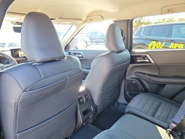 New 2026 Mitsubishi Outlander SE image 14