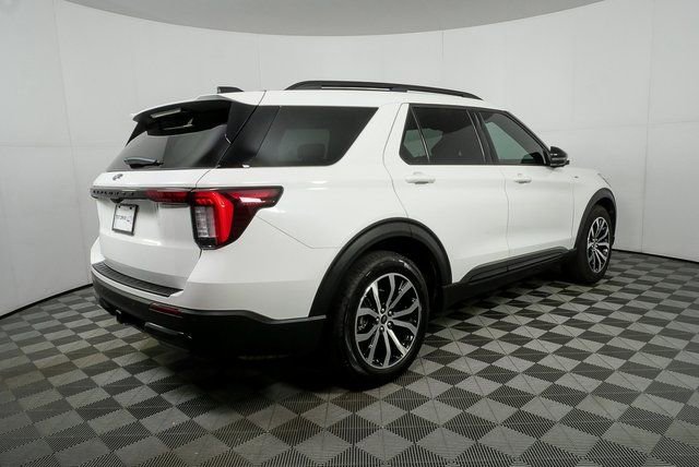 Used 2025 Ford Explorer ST-Line w/ Premium Package RWD image 3