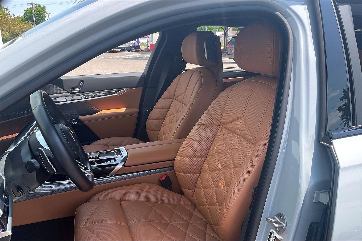 Used 2024 BMW 740i w/ Premium Package 2 RWD image 27