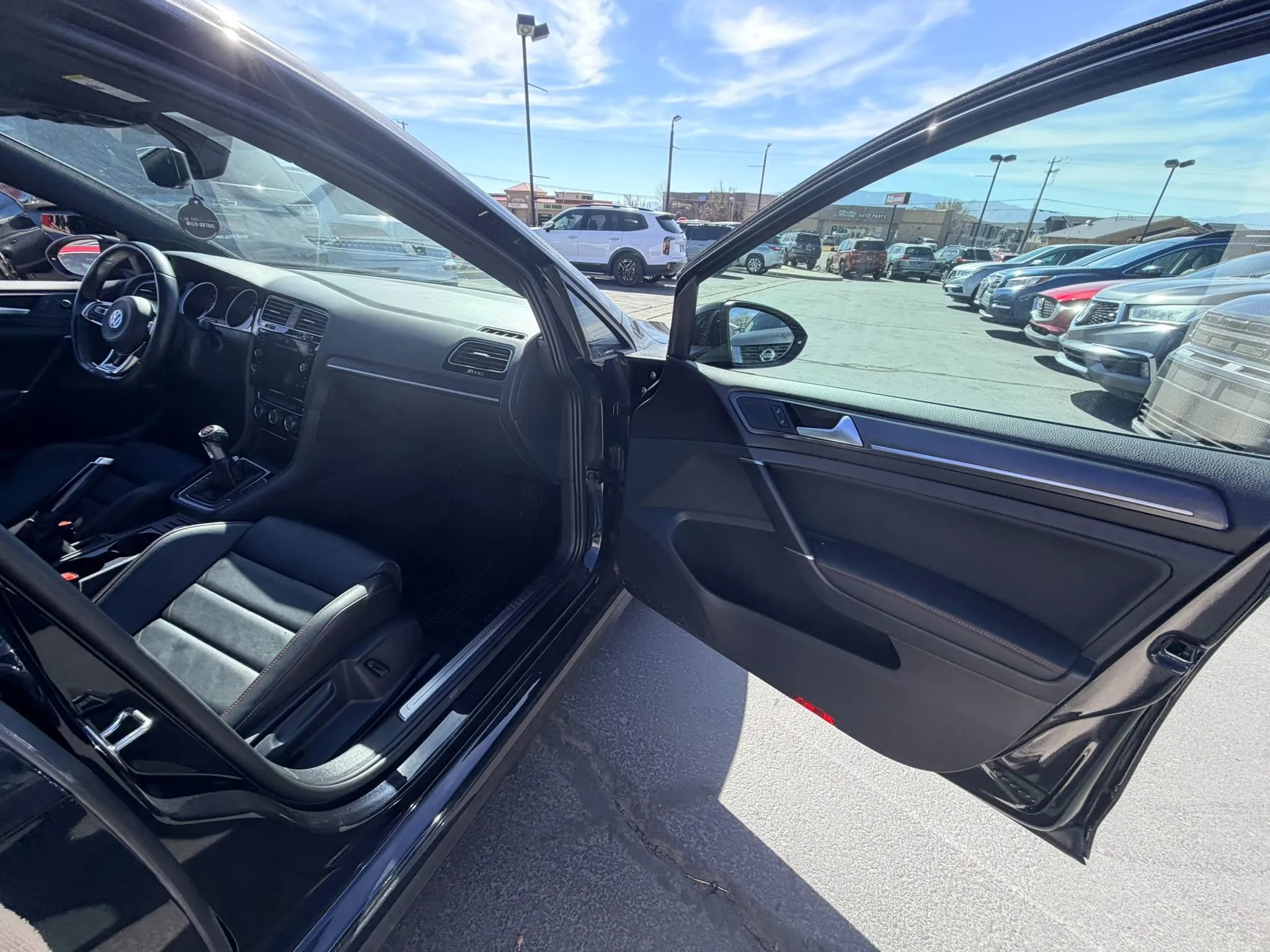 Used 2021 Volkswagen GTI SE FWD image 21