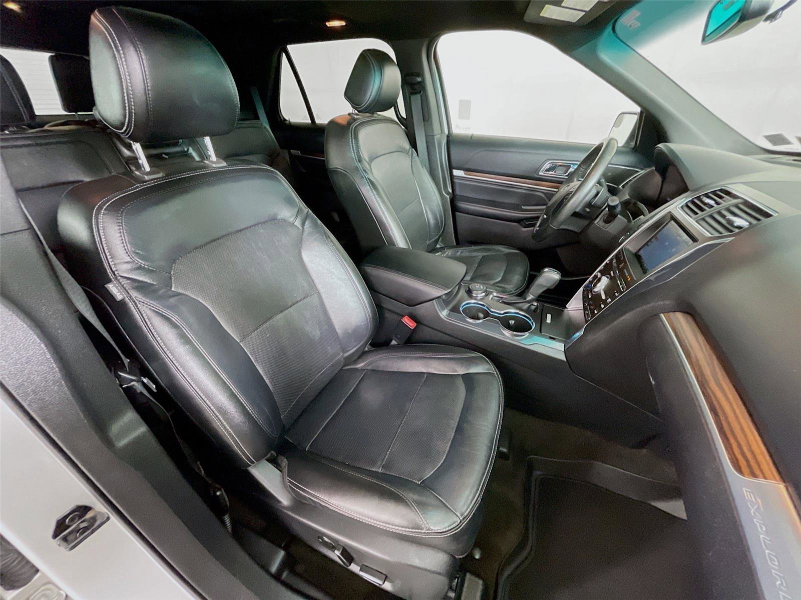 Used 2016 Ford Explorer Limited image 32