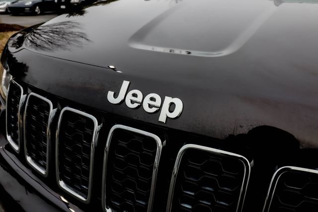 Used 2019 Jeep Grand Cherokee Limited AWD/4WD image 16